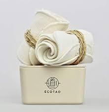 Marlène Gosselin, présente des lauréats du Prix de l’innovation, expertise et excellence en cosmétologie.